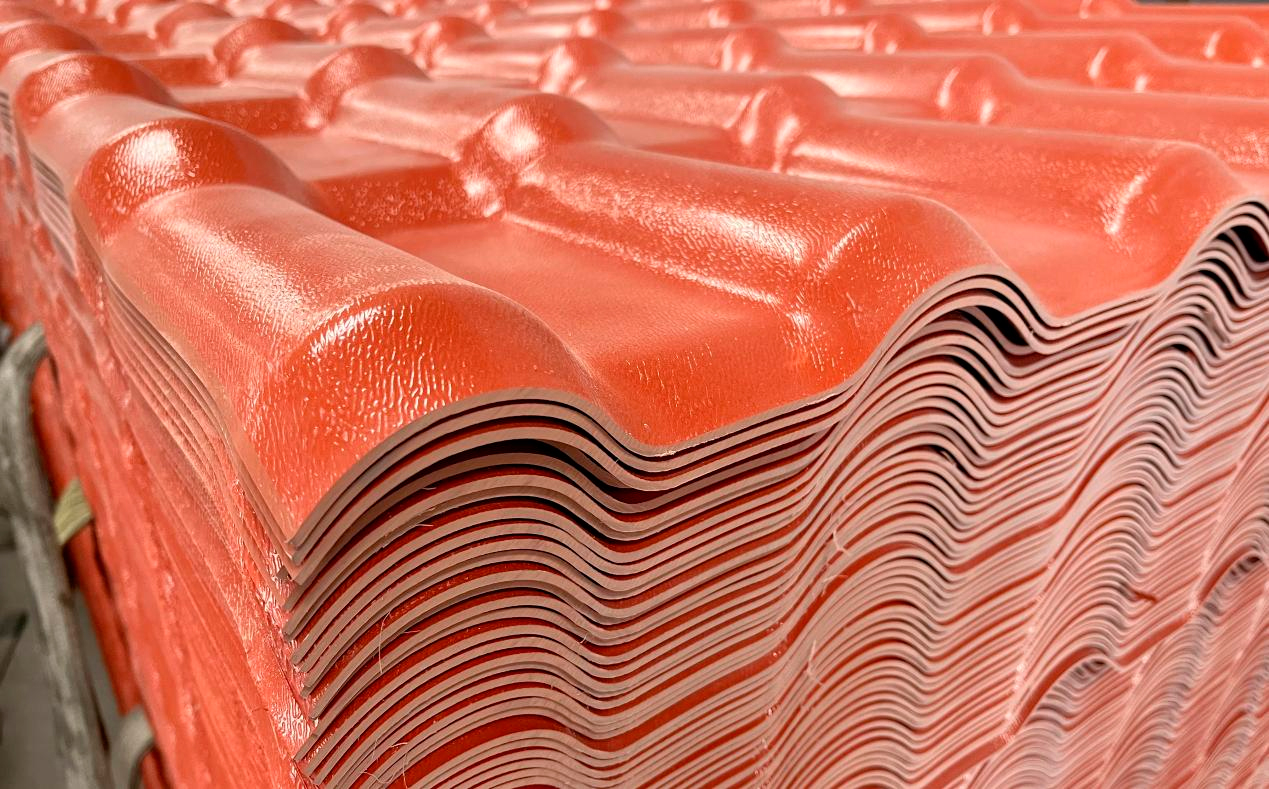 購買合成樹脂瓦時，選擇經(jīng)營模式為廠家直供，有什么巨大的優(yōu)勢呢