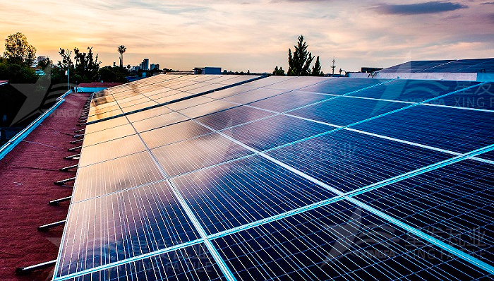 光伏屋面瓦自清潔性能強(qiáng)，防水功能優(yōu)異，簡直是一舉多得！