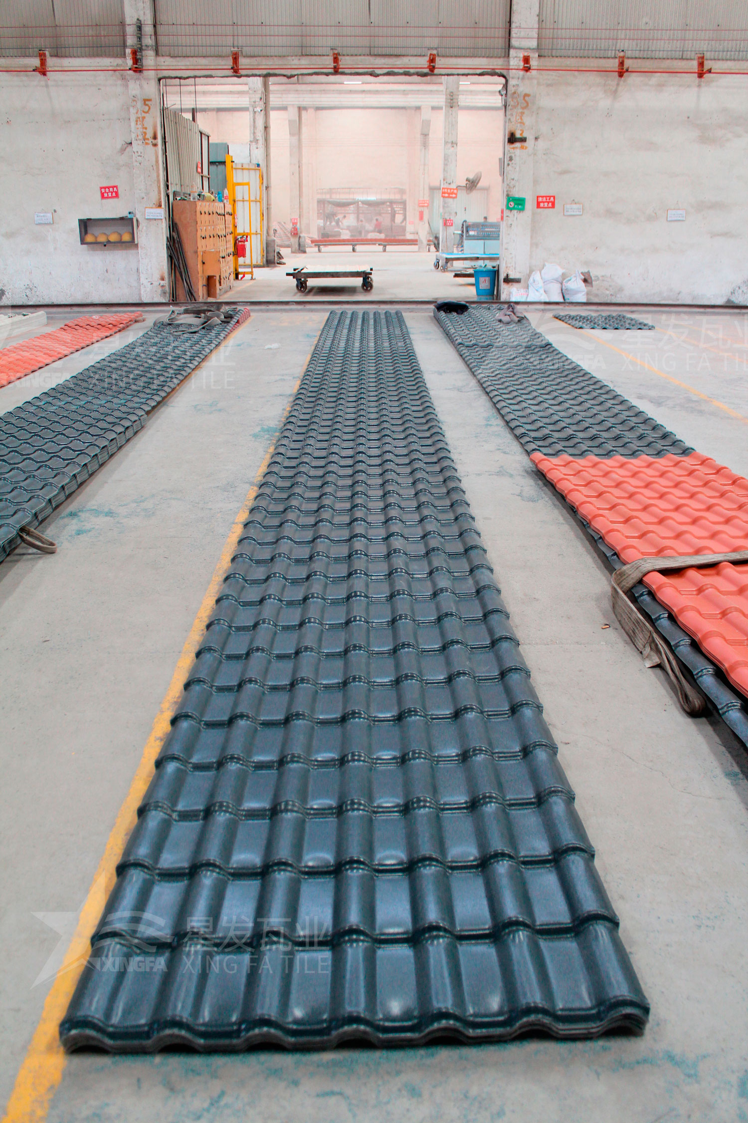 樹脂瓦白底和灰底哪個(gè)好？白底和灰底在質(zhì)量、價(jià)格上有啥區(qū)別？