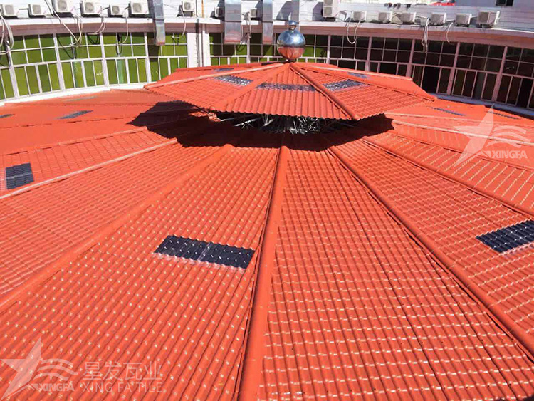 樹脂瓦的灰底和白底之間的比較：價格和質(zhì)量上有何差異？